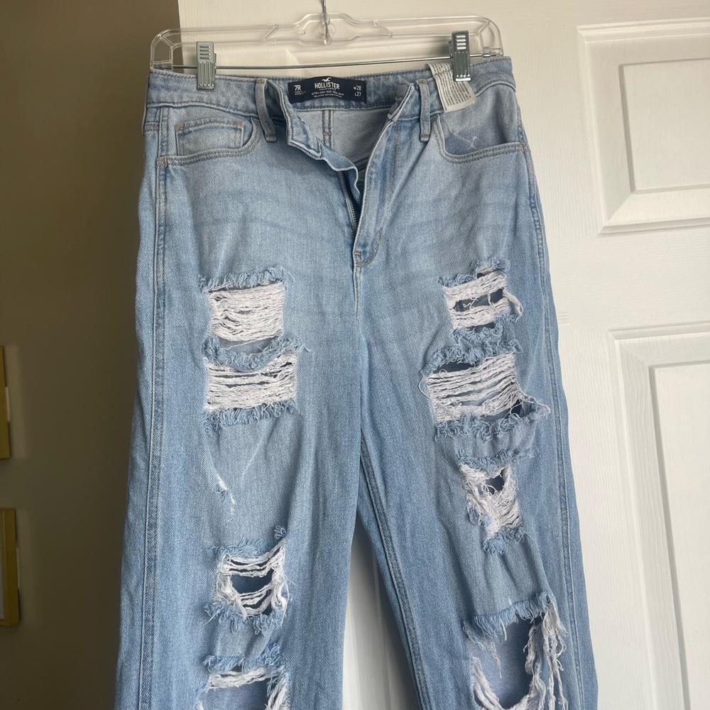 Hollister Ultra High Rise Mom Jeans